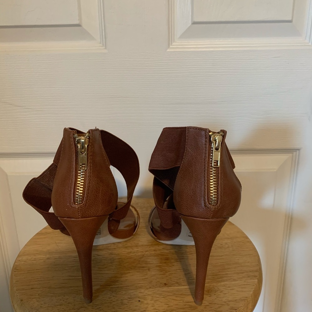 Shoes 👠 - Picture 3 of 3